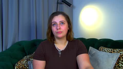 Snapshot of marymurrays chatting on October 23, 6:45 am MaryMurrays online show from October 23, 6:45 am