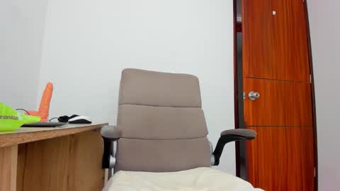 3 online show from December 1, 3:17 pm