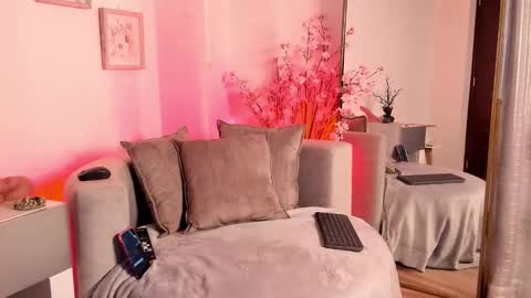 Mary online show from March 5, 9:11 pm