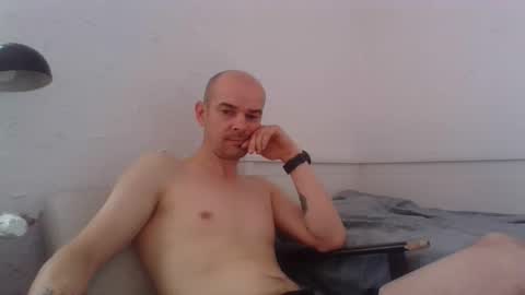 Snapshot of maserstti chatting on May 6, 6:19 am maserstti online show from May 6, 6:19 am
