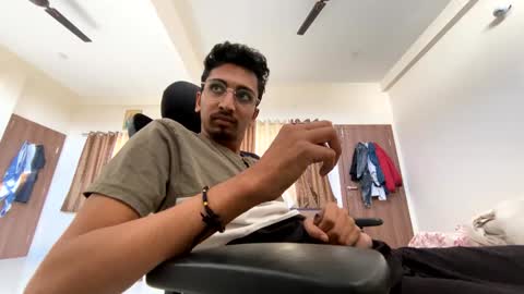 Mask Boy online show from December 8, 9:24 am