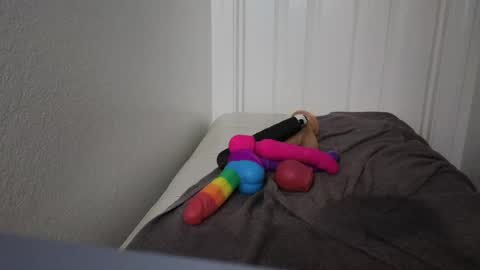 maskedmilf822397 online show from May 17, 7:32 pm