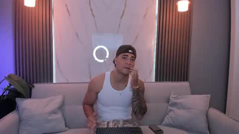 massimo_ross online show from April 15, 10:55 am