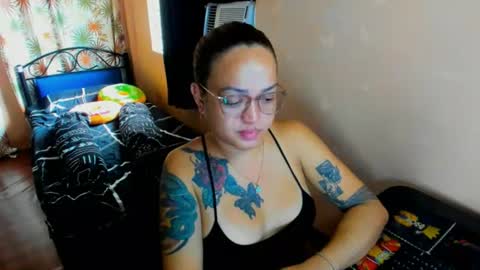 Snapshot of massivecockcum chatting on June 15, 8:38 am kimmy online show from June 15, 8:38 am