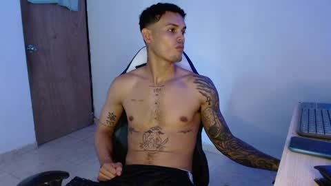 master_black777 online show from April 20, 2:09 pm