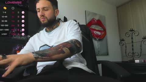 Snapshot of master_steven_01 chatting on December 10, 10:16 pm steven online show from December 10, 10:16 pm