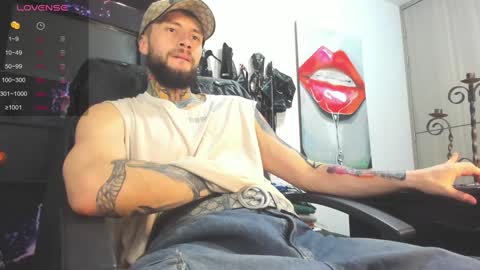 Snapshot of master_steven_01 chatting on December 14, 11:23 pm steven online show from December 14, 11:23 pm