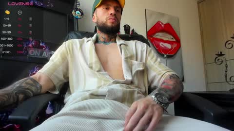 Snapshot of master_steven_01 chatting on December 16, 9:52 pm steven online show from December 16, 9:52 pm