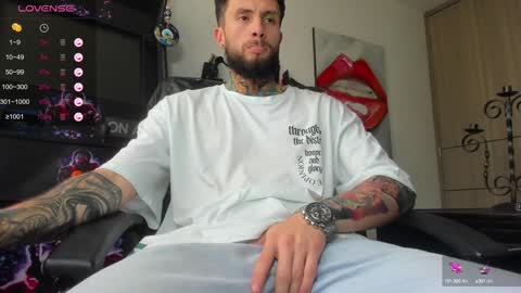 Snapshot of master_steven_01 chatting on December 17, 9:49 pm steven online show from December 17, 9:49 pm