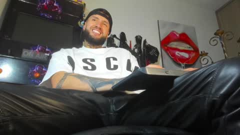 Snapshot of master_steven_01 chatting on December 27, 11:21 pm steven online show from December 27, 11:21 pm