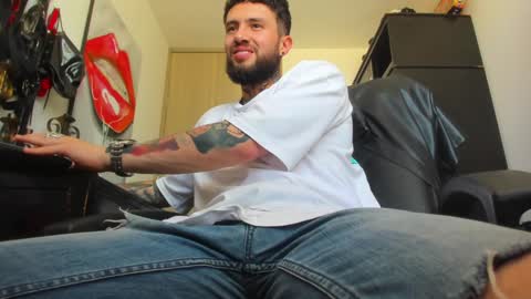 Snapshot of master_steven_01 chatting on January 18, 8:40 pm steven online show from January 18, 8:40 pm