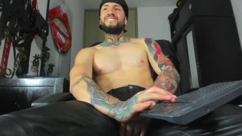 Snapshot of master_steven_01 chatting on February 6, 12:11 am steven online show from February 6, 12:11 am