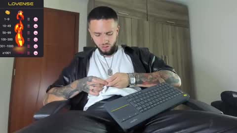 Snapshot of master_steven_01 chatting on September 15, 1:27 am steven online show from September 15, 1:27 am