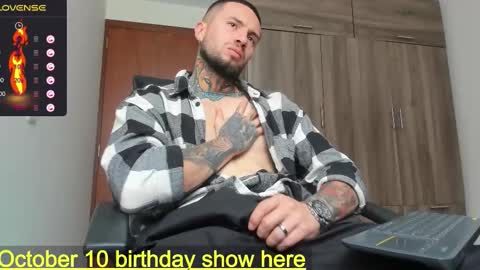 Snapshot of master_steven_01 chatting on October 4, 3:43 pm steven online show from October 4, 3:43 pm