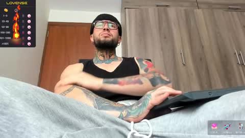 Snapshot of master_steven_01 chatting on October 25, 5:30 pm steven online show from October 25, 5:30 pm