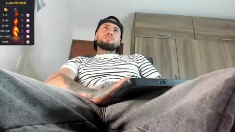 Snapshot of master_steven_01 chatting on October 27, 12:26 am steven online show from October 27, 12:26 am