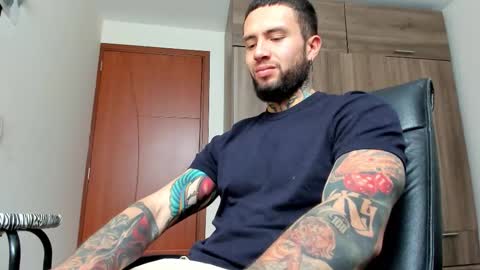 Snapshot of master_steven_01 chatting on December 4, 3:54 pm steven online show from December 4, 3:54 pm