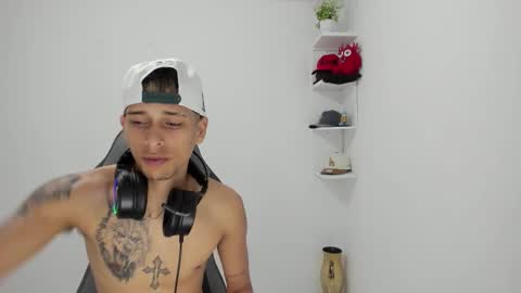 Snapshot of masteralda09 chatting on November 9, 2:43 am Alpha junior online show from November 9, 2:43 am