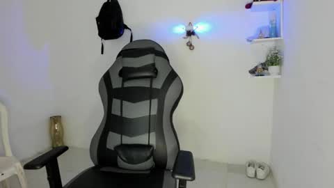 Snapshot of masteralda09 chatting on December 3, 1:42 pm Alpha junior online show from December 3, 1:42 pm