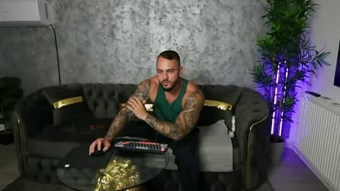 Snapshot of masterkingmuscle chatting on May 18, 7:52 pm masterkingmuscle online show from May 18, 7:52 pm