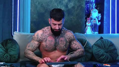 masterkingofmuscle online show from December 5, 3:06 pm