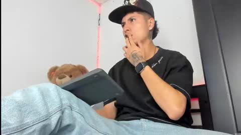 mateo_escobar online show from November 7, 3:39 am