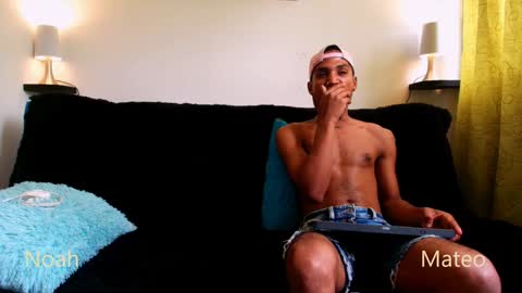 Snapshot of mateo_nick chatting on December 30, 6:05 pm Mateo and Noah online show from December 30, 6:05 pm