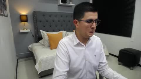  MATEO STRONG  online show from January 16, 8:02 pm