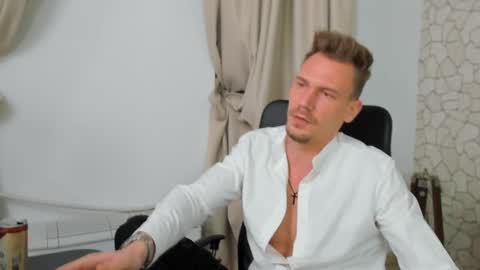 MateoBenjamin online show from January 4, 10:45 pm