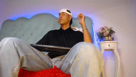 Matheo online show from May 5, 3:03 am