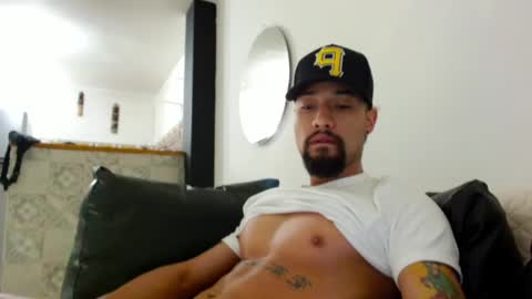 STRURIBE ON INSTAGRAM online show from January 15, 11:32 am