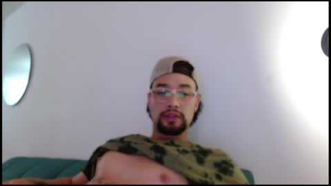 Snapshot of mathew444 chatting on May 16, 7:45 pm STRURIBE ON INSTAGRAM online show from May 16, 7:45 pm
