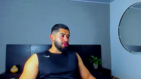 Snapshot of mathew_flintt chatting on October 31, 9:49 pm Mathew Flintt online show from October 31, 9:49 pm