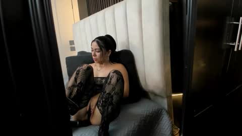 mathilda_liz online show from April 18, 1:37 pm