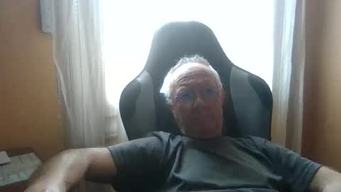 Snapshot of matricule4246 chatting on April 5, 3:31 pm joyaam79 online show from April 5, 3:31 pm