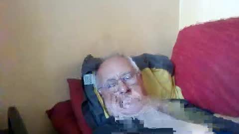 Snapshot of matricule4246 chatting on April 18, 11:14 am joyaam79 online show from April 18, 11:14 am