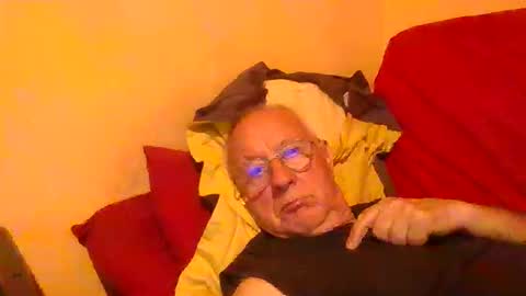 Snapshot of matricule4246 chatting on April 26, 9:01 pm joyaam79 online show from April 26, 9:01 pm