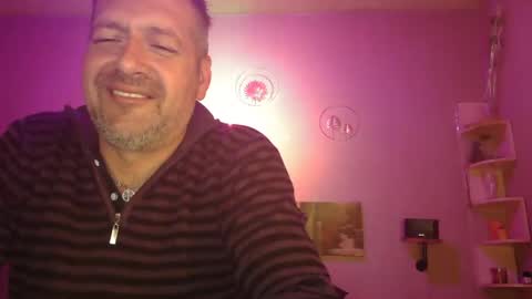 Snapshot of matrike1 chatting on May 13, 7:33 pm matrike1 online show from May 13, 7:33 pm