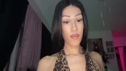 MOLLY MILLS online show from November 8, 3:50 am