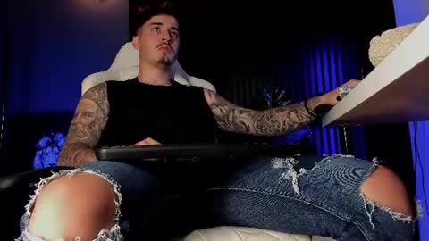 Snapshot of matt_thestud chatting on August 6, 7:32 am Matt online show from August 6, 7:32 am
