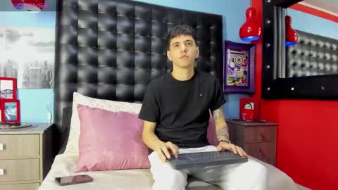 Snapshot of matteo12_ chatting on October 5, 4:00 am ---Matteo--- online show from October 5, 4:00 am