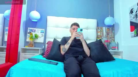 Snapshot of matteo12_ chatting on November 5, 4:01 am ---Matteo--- online show from November 5, 4:01 am