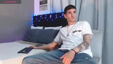 Snapshot of matteo12_ chatting on November 20, 4:45 am ---Matteo--- online show from November 20, 4:45 am