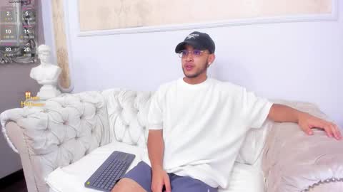 Snapshot of matteoricci_ chatting on November 1, 8:11 pm MatteoRicci  online show from November 1, 8:11 pm