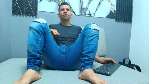 Snapshot of matthew_white2 chatting on May 15, 7:32 pm Matthew online show from May 15, 7:32 pm