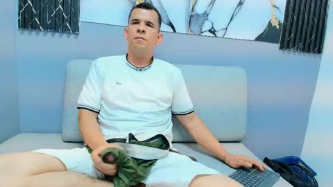 Snapshot of matthew_white2 chatting on May 29, 9:13 pm Matthew online show from May 29, 9:13 pm