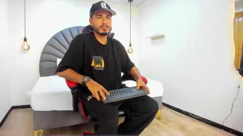 Matthew online show from February 7, 8:01 pm