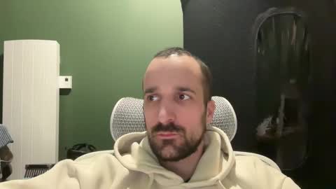 Snapshot of matthias24 chatting on February 22, 12:01 am M online show from February 22, 12:01 am