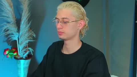 mattias     online show from September 15, 1:16 am