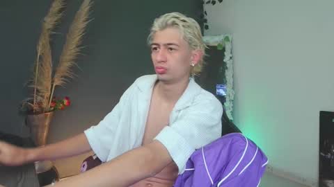 mattias     online show from October 13, 5:07 am